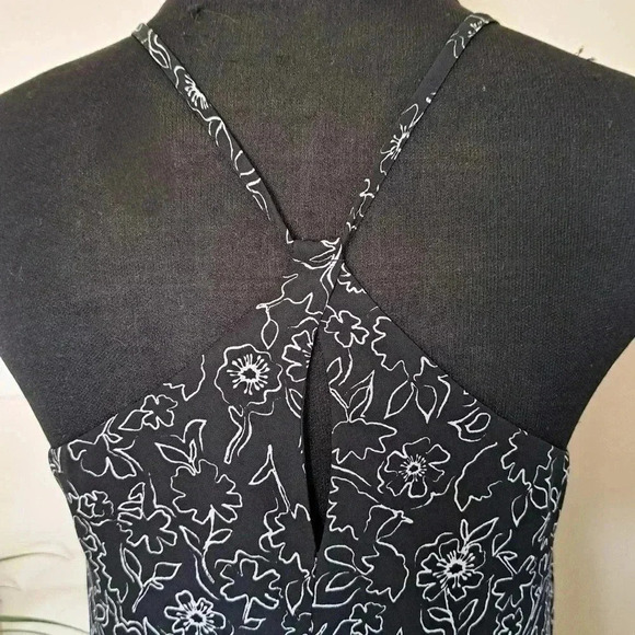 ❤️ RW&Co Sleeveless Blouse Floral Black and White Keyhole  Back Womens Size XS - Picture 9 of 10